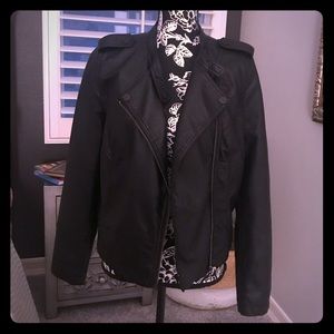 Faux leather moto jacket. EUC!❤️